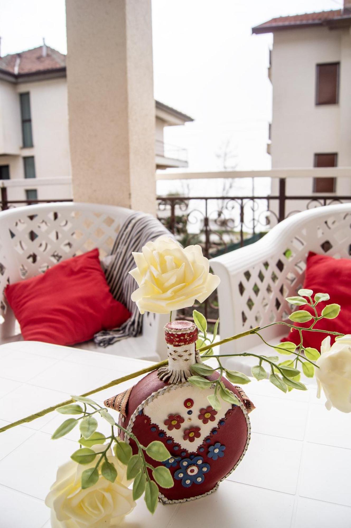 Villa Lakeview Paradise Pestani Kültér fotó