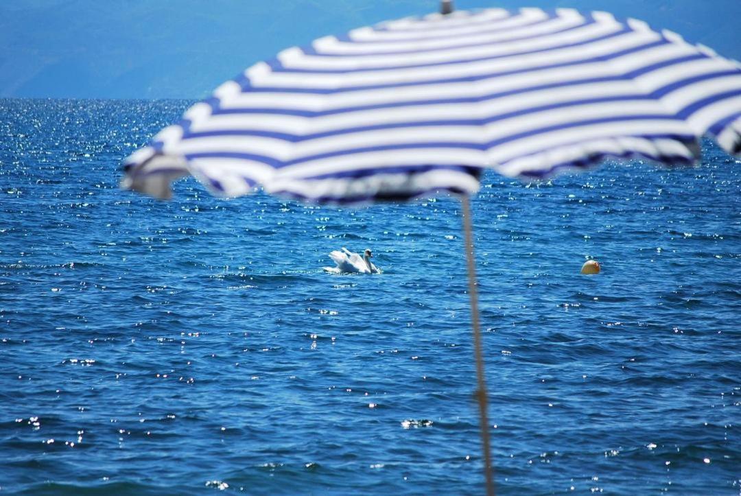 Villa Lakeview Paradise Pestani Kültér fotó